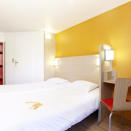 Premiere Classe Valenciennes Ouest Petite Foret Exterior foto