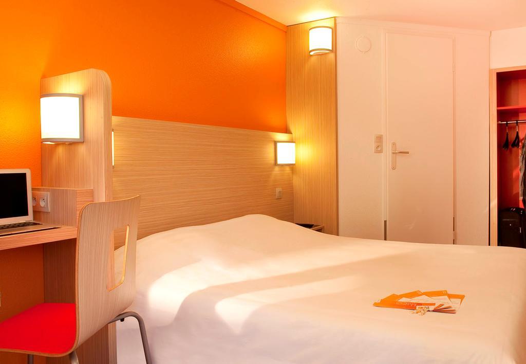 Premiere Classe Valenciennes Ouest Petite Foret Exterior foto