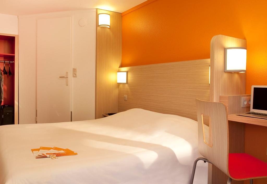 Premiere Classe Valenciennes Ouest Petite Foret Exterior foto